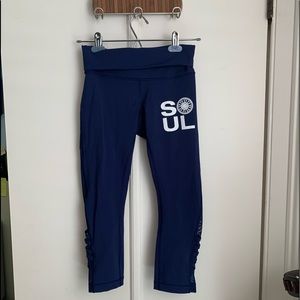 Lululemon Soul Cycle navy leggings, sz 6. EUC